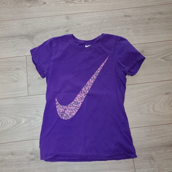 Nike Leopard Print Swoosh Shirt - Picture 2 of 5